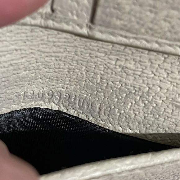 Authentic Vintage Gucci Wallet - Picture 10 of 17